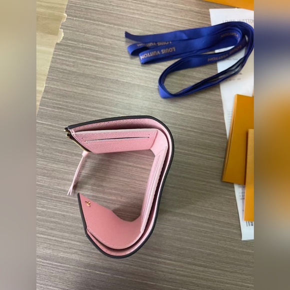 Louis Vuitton Victorine Wallet - Picture 8 of 11